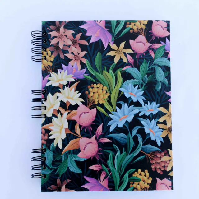 Caderno colegial pautado