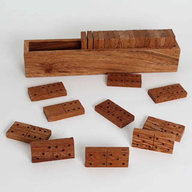 Domino artesanal em madeira reciclada