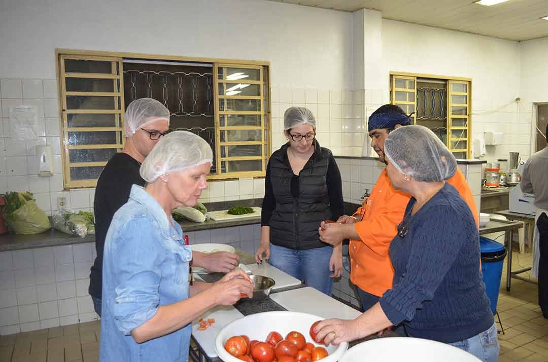 PRIMEIRA AULA DO PROJETO NOSSA COZINHA FOI UM SUCESSO