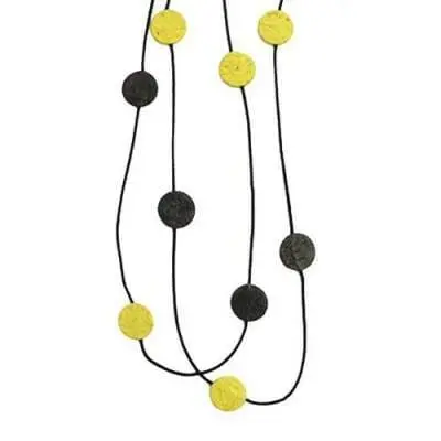 colar amarelo e preto